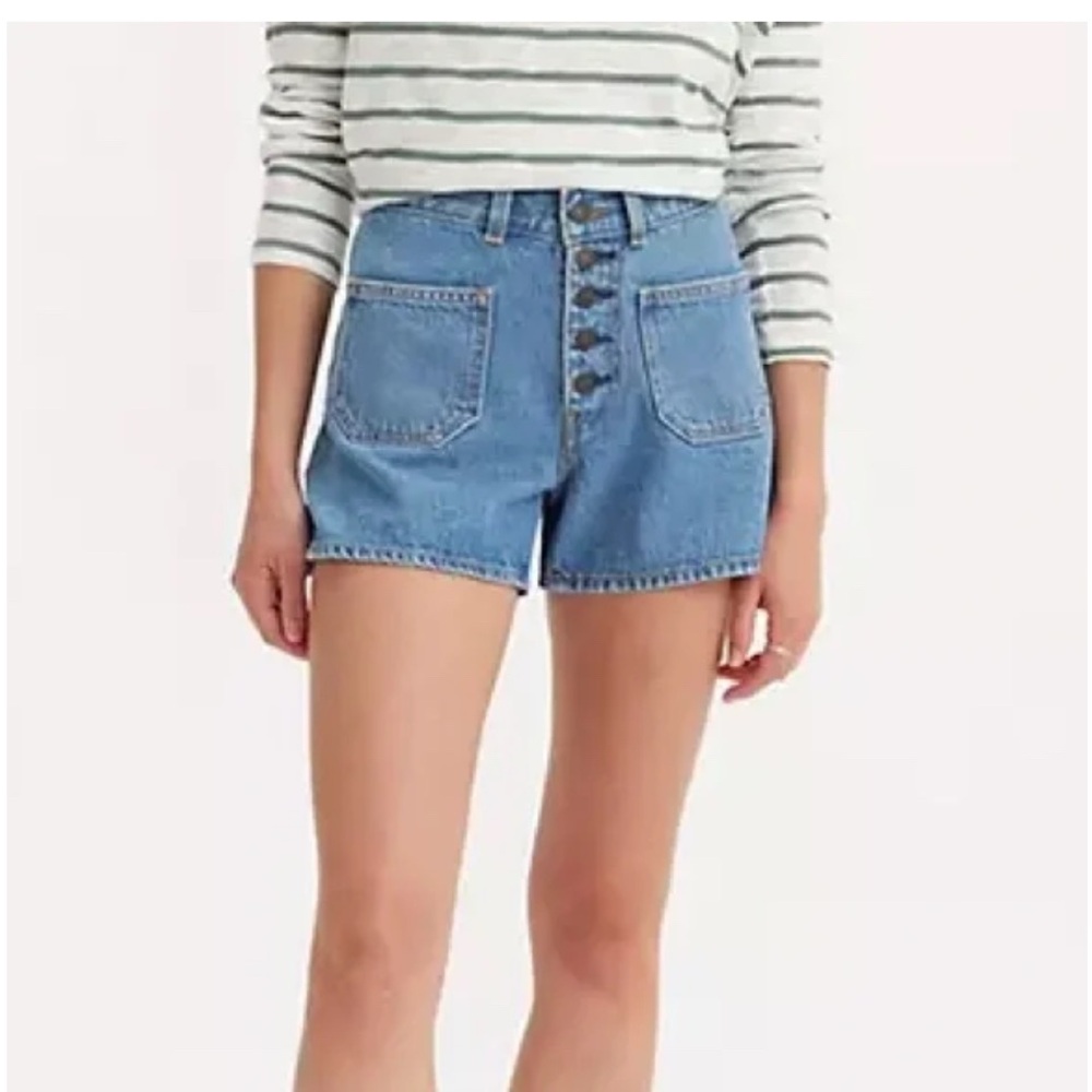 Levi’s 80s mom shorts with front patch pockets size 25 NWT